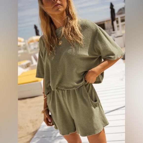 Easy Clothes Khaki Callie Set - Picture 6 of 7